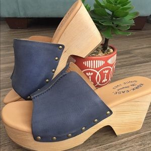 Brand new Kork-Ease leather peep-toe clogs